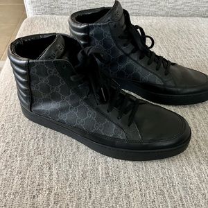 LIKE NEW Men’s Gucci GG Supreme High Tops.